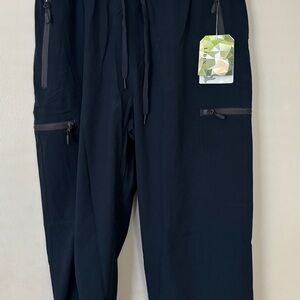 Women’s lightweight quick dry cargo hiking capris